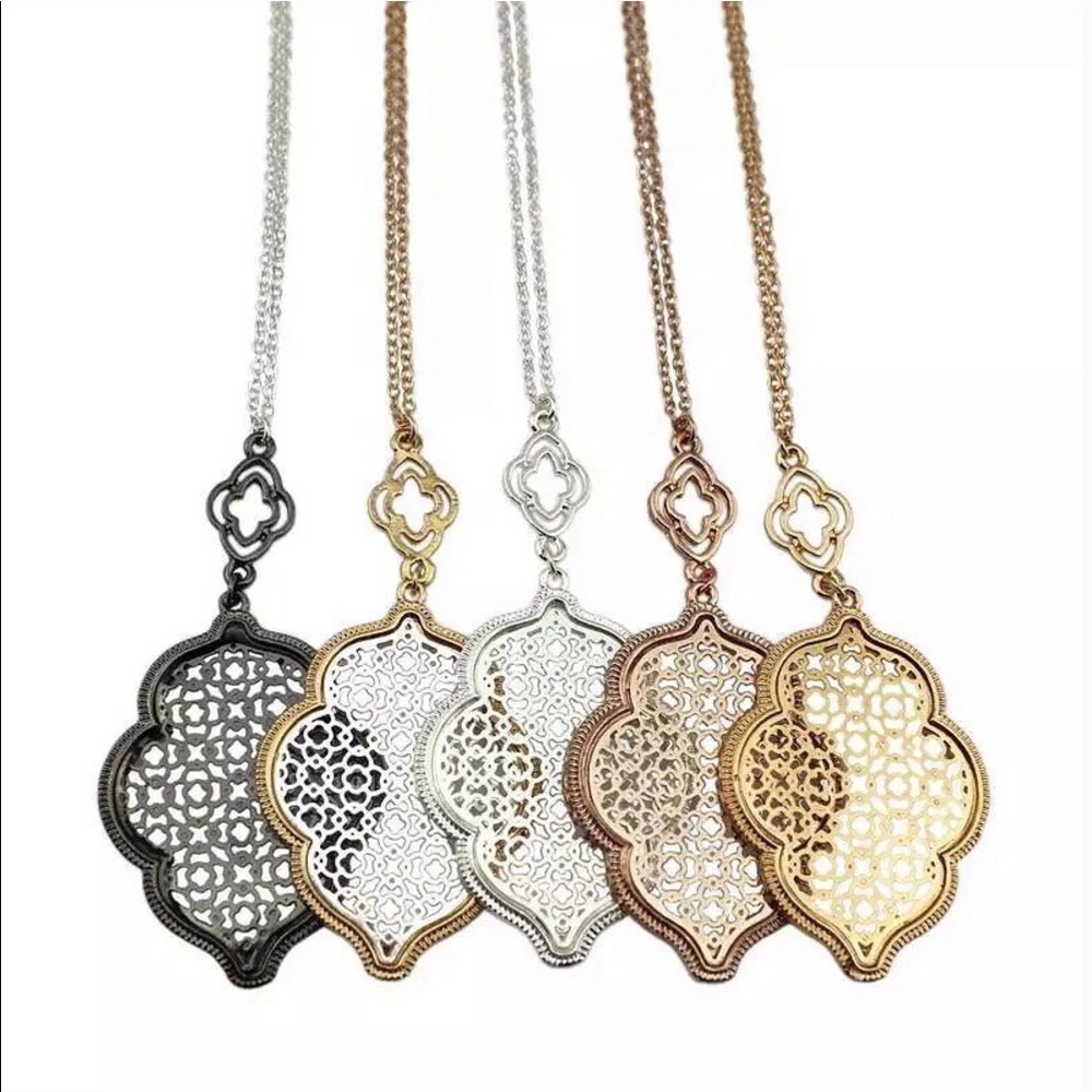 ❤️ Chic Moroccan Filigree Necklace!